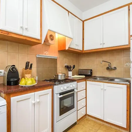 Isi By * カラ・エン・ブラネス